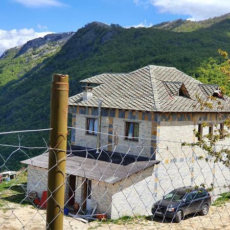 Bujtina E Tomorrit Hotel Ujanik Luaran gambar