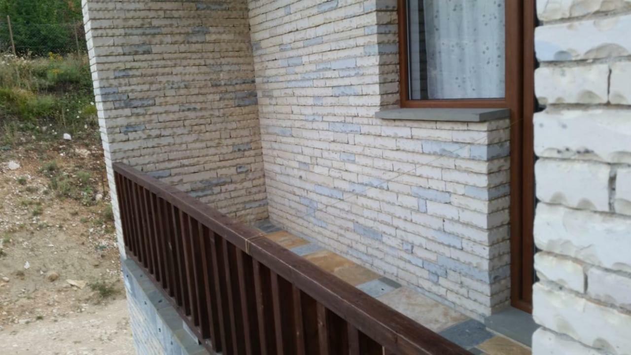 Bujtina E Tomorrit Hotel Ujanik Luaran gambar