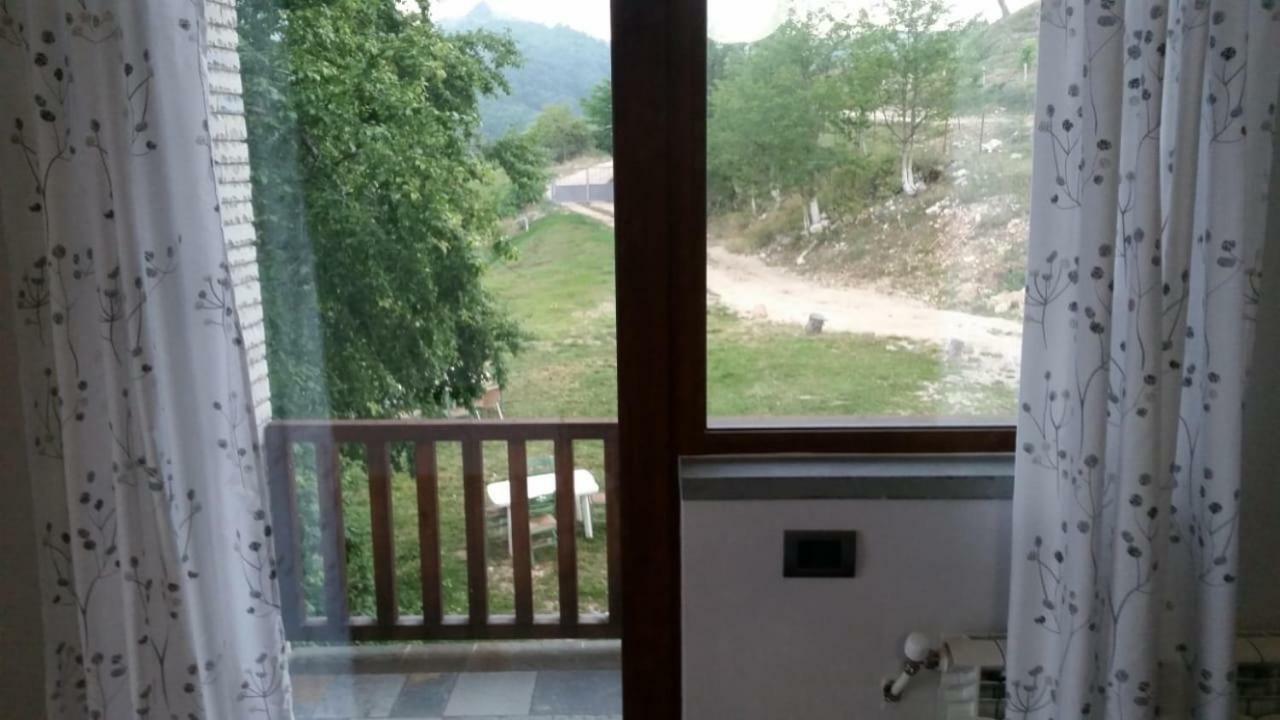 Bujtina E Tomorrit Hotel Ujanik Luaran gambar