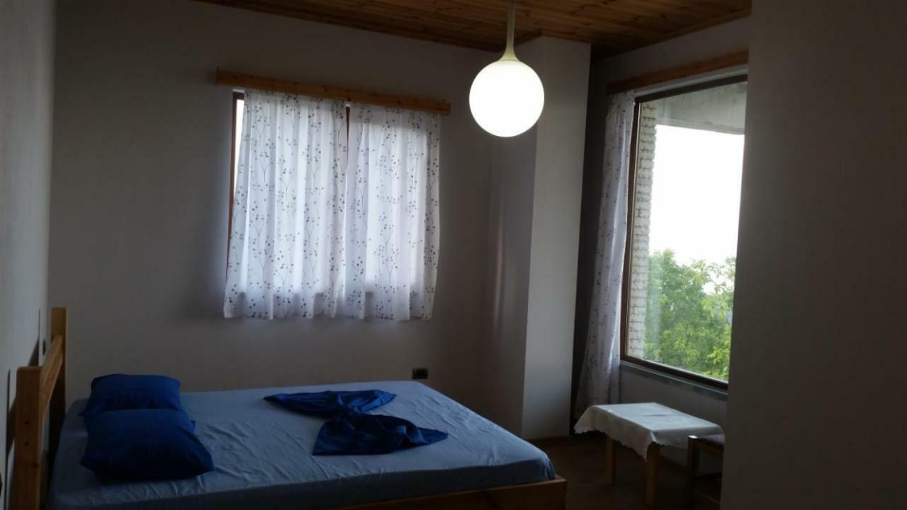 Bujtina E Tomorrit Hotel Ujanik Luaran gambar