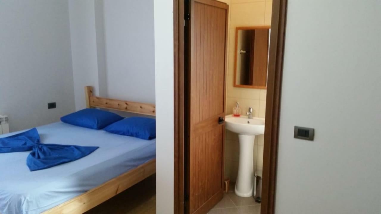 Bujtina E Tomorrit Hotel Ujanik Luaran gambar