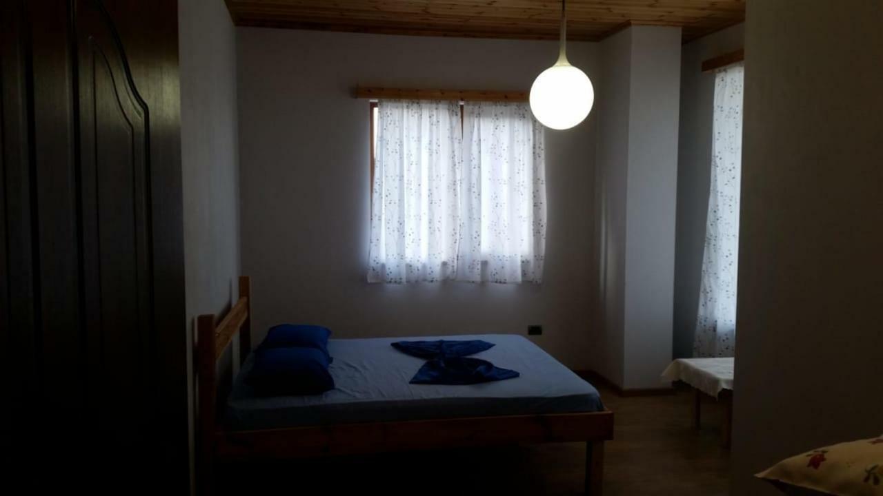 Bujtina E Tomorrit Hotel Ujanik Luaran gambar