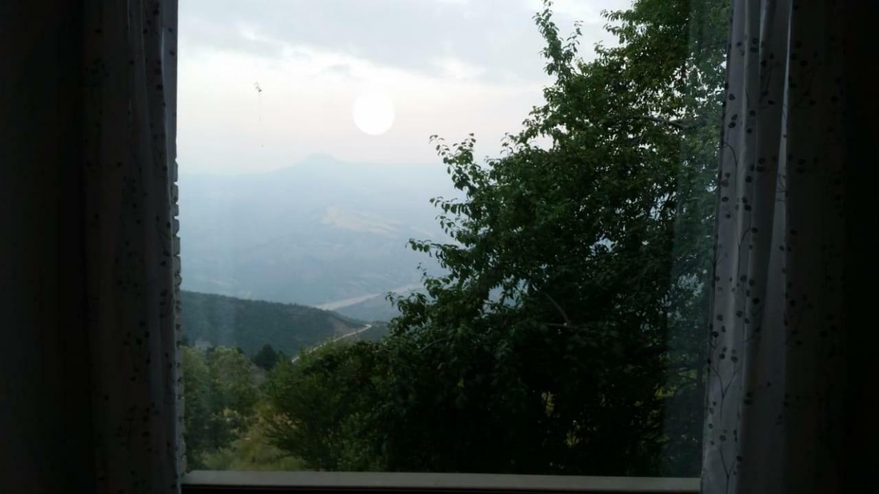 Bujtina E Tomorrit Hotel Ujanik Luaran gambar
