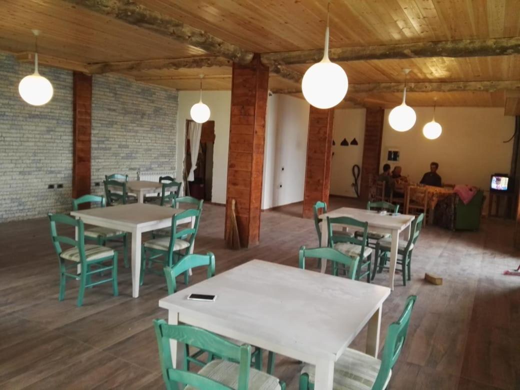 Bujtina E Tomorrit Hotel Ujanik Luaran gambar