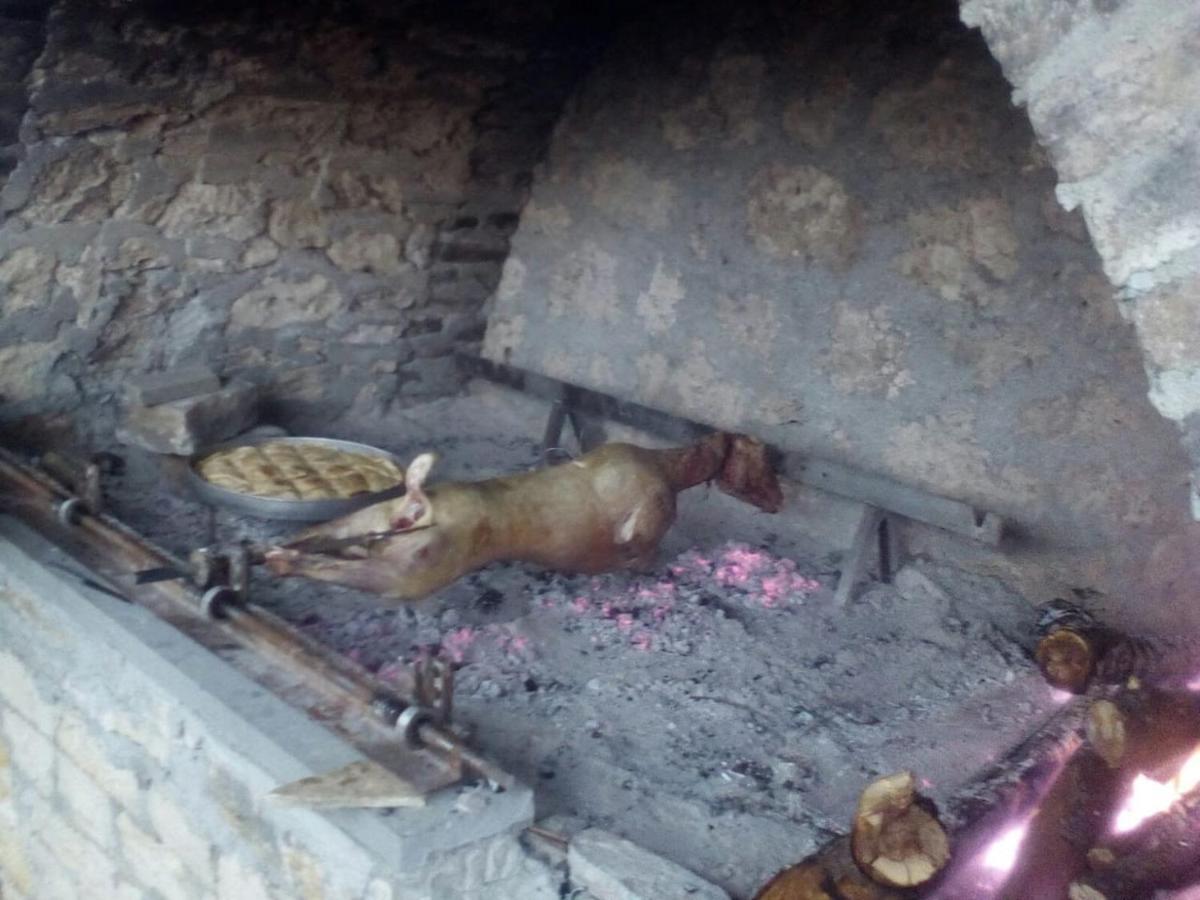 Bujtina E Tomorrit Hotel Ujanik Luaran gambar